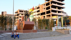 40 yıllık İzmir Büyükşehir binası yok oldu