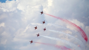 Afyonkarahisar'da Türk Yıldızları'ndan Büyük Taarruz uçuşu