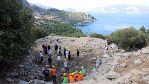 Amos Antik Kenti'nde tiyatro gün yüzüne çıkarılıyor