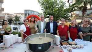 Aşure kazanları Narlıdere'de kaynadı