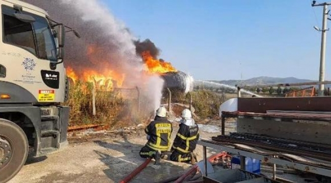 Aydın'da, sanayi sitesinde çıkan yangında 2 ton plastik boru kül oldu