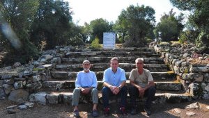 Baba-oğul, 54 yıldır antik kent Aigai'yi koruyor