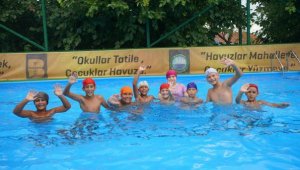 Balıkesir'de belediye sayesinde 100 binden fazla çocuk yüzme öğrendi