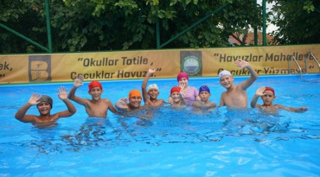 Balıkesir'de belediye sayesinde 100 binden fazla çocuk yüzme öğrendi