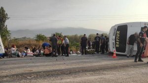 Balıkesir'de düğün dönüşü kaza: 3'ü ağır 17 yaralı