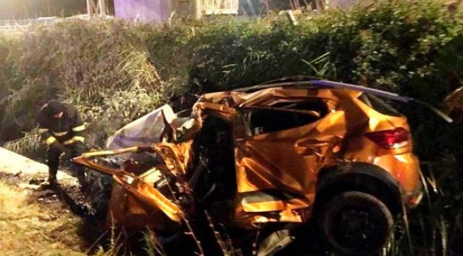 Bariyerlere çarpan otomobilin sürücüsü öldü