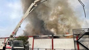Battaniye fabrikasında çıkan yangın, 6 saatte söndürüldü