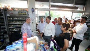 Bayraklı Belediye Başkanı Sandal, vatandaş ve esnafla buluştu