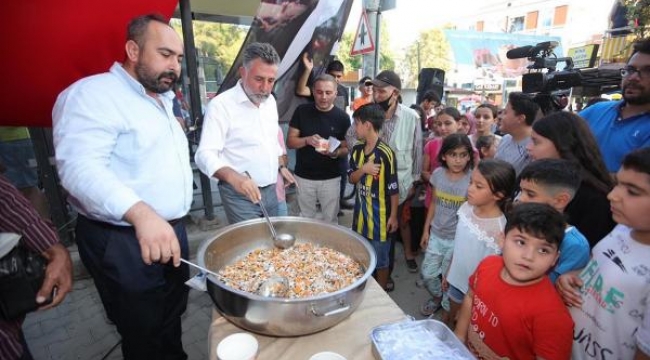 Bayraklı Belediyesi'nden aşure etkinliği