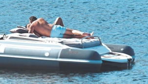 Bodrum'da şişme yatak üstünde öpmeye doyamadı