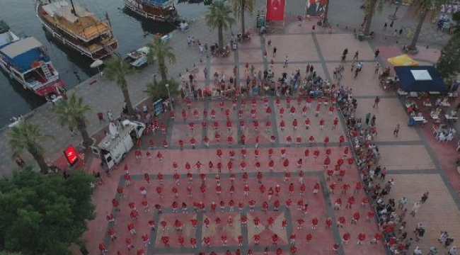 Bodrum'da toplu zeybek gösterisi dronla havadan görüntülendi