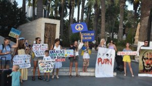 Bodrum'da Ukrayna'nın 'bağımsızlık günü' savaş protestosu ile kutlandı