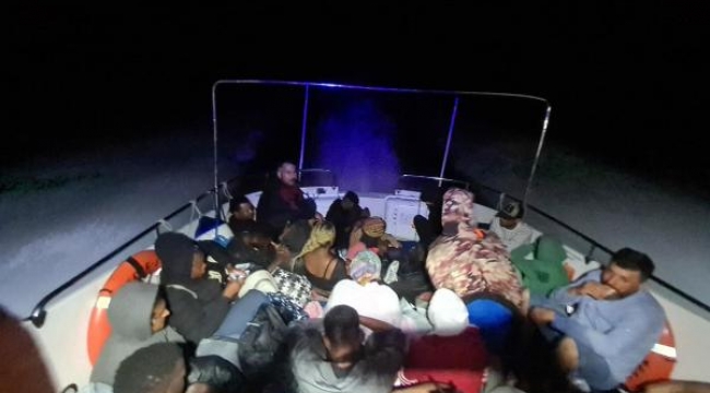 Bodrum'da, Yunan unsurlarının ittiği 64 kaçak göçmen kurtarıldı