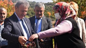 Bornova Belediyesi, 100 çiftçiye 250 ton gübre desteği yaptı