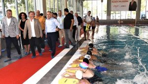 Bornova Belediyesi yeni yüzme havuzunda ilk kulaç, milli yüzücüden