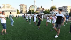 Bornovalılar 100. yılda 300 dansçı ile zeybek gösterisi yapacak