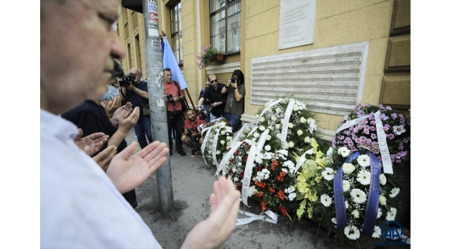 Bosna Hersek'te pazar yeri katliamının kurbanları törenle anıldı