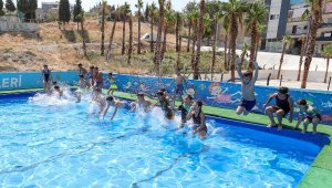Bucalı çocuklar portatif havuzlarda yüzme öğrenecek