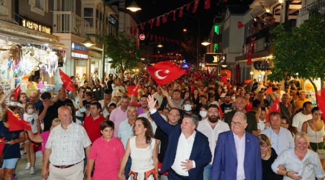 Büyük Zafer'in 100. yılı Çeşme'de etkinliklere gece gündüz kutlandı
