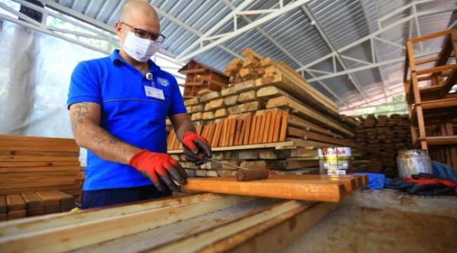 Büyükşehir'in marangoz atölyesi 5.5 milyon tasarruf Sağladı