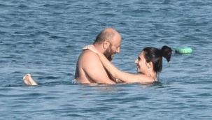 Çeşme denizinde aşka geldiler