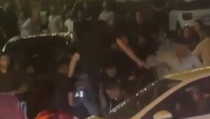 Çeşme'de olay! 5 saldırgan bir kişiyi dövdü