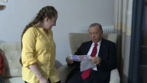 Cumhurbaşkanı kendisine miniciksin diyen çocuğa, '1.85 boyundayım' dedi