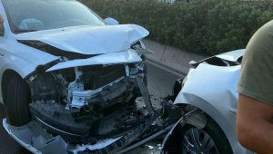 Cumhuriyet savcısı ve kızlarının yaralandığı kaza kamerada