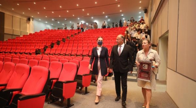 Dokuz Eylül Üniversitesi'nden kurucu rektör Ömer Yiğitbaşı'na vefa