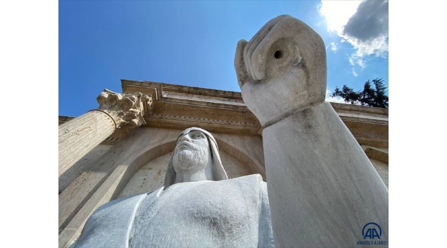 Düzce'de, asker heykelinin elindeki mızrak kayboldu