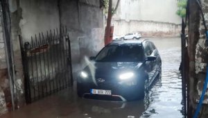 Edremit'te fırtına hayatı olumsuz etkiledi