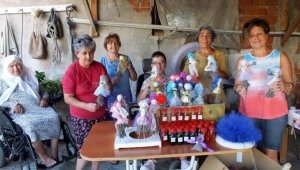 Engelli vatandaşlar, Burhaniye Ören festivali için lavanta bebek üretiyor