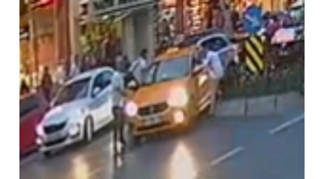 Fatih'te, kısa mesafe almayan taksi şoförüne saldırı