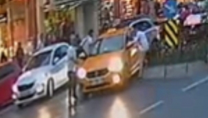 Fatih'te, kısa mesafe almayan taksi şoförüne saldırı