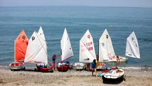 Geleceğin yelken sporcu kızları Narlıdere'de yetişecek