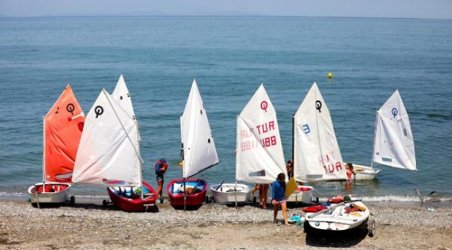 Geleceğin yelken sporcu kızları Narlıdere'de yetişecek