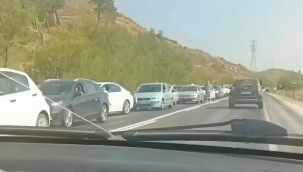 Gümüldür'de yangın! Yol kapandı, tatilciler perişan