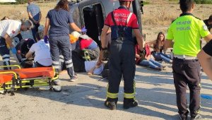 İki minibüs çarpıştı: 14 yaralı