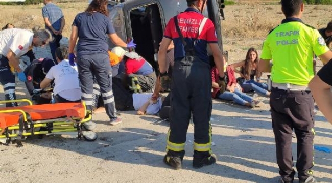 İki minibüs çarpıştı: 14 yaralı