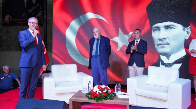 İlber Ortaylı, Gaziemir'de konuştu: Bu vatan örgütlenmeyle kurtuldu!