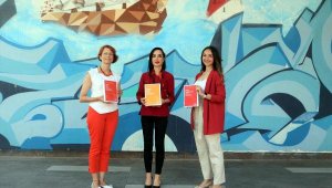 İzmir Ekonomi Üniversitesi, usta isimlerin hayatlarını kitap yaptı