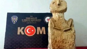 İzmir'de 11 bin 500 yıllık heykel ele geçirildi