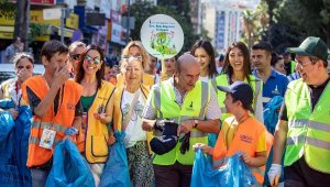 İzmir'de 30 ilçede eş zamanlı çevre farkındalığı! Temizlik seferberliği