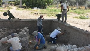 İzmir'de 5 bin yıllık mermer idol bulundu