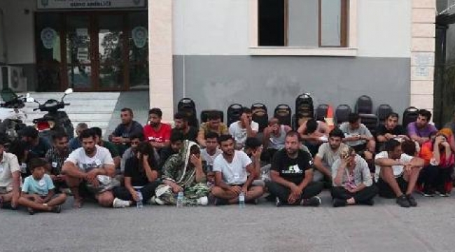 İzmir'de 98 göçmen kurtarıldı, 3 kişi gözaltında