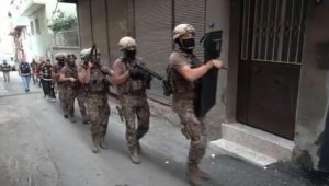 İzmir'de tefeci şebekesine helikopterli baskın