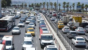 İzmir'de trafiğe kayıtlı araç sayısı arttı