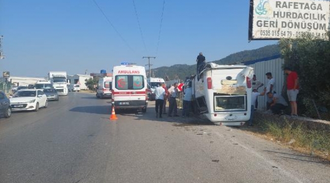 İzmir'de yolcu minibüsü ile otomobil çarpıştı: 5 yaralı