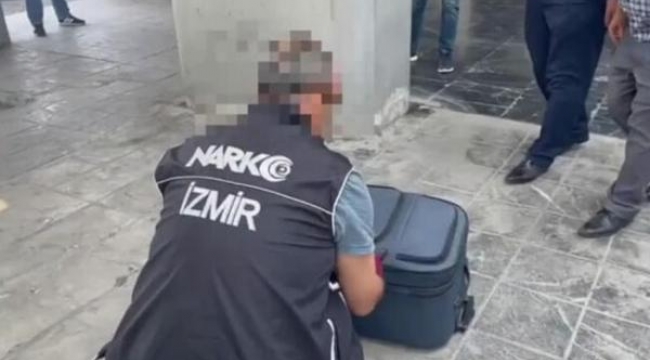 İzmir'de yolcu valizinde 18.5 kilo uyuşturucu
