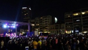 İzmir'e o geminin gelmemesi için konser verildi